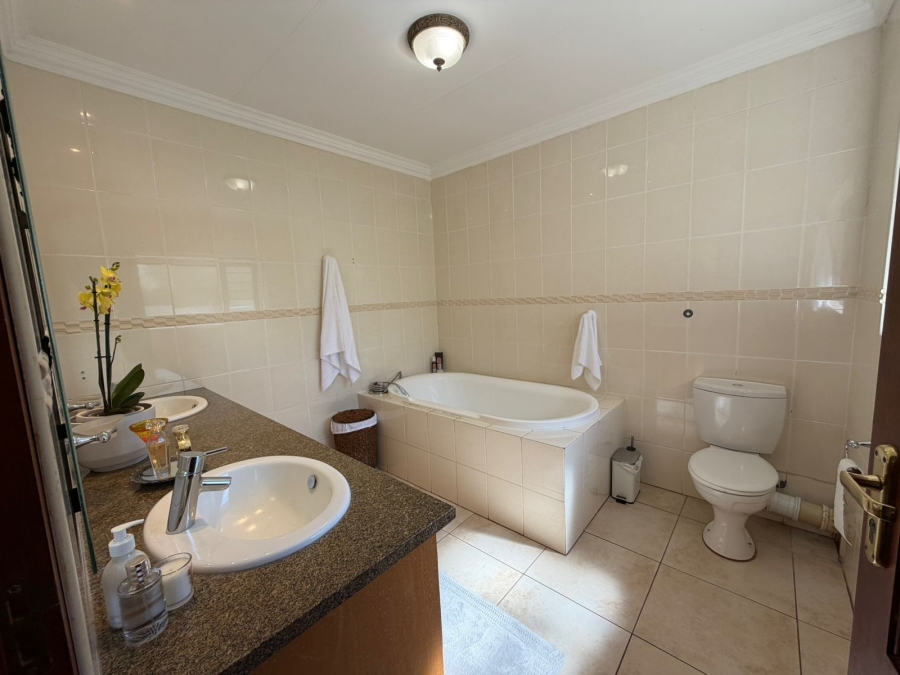 5 Bedroom Property for Sale in Cashan North West